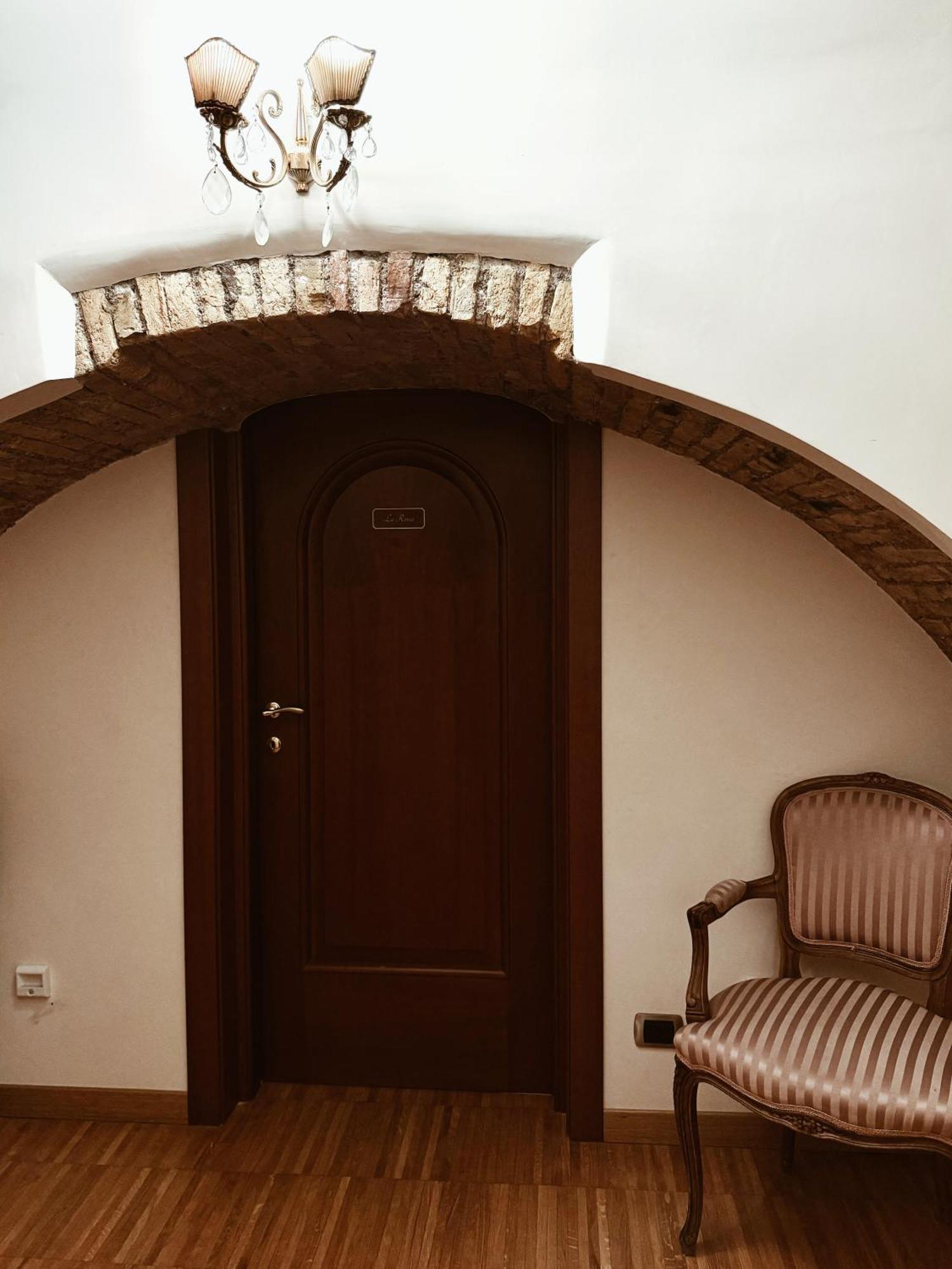Residenza Tritone Luxury Guest House Trevi Fountain Rom Exteriör bild