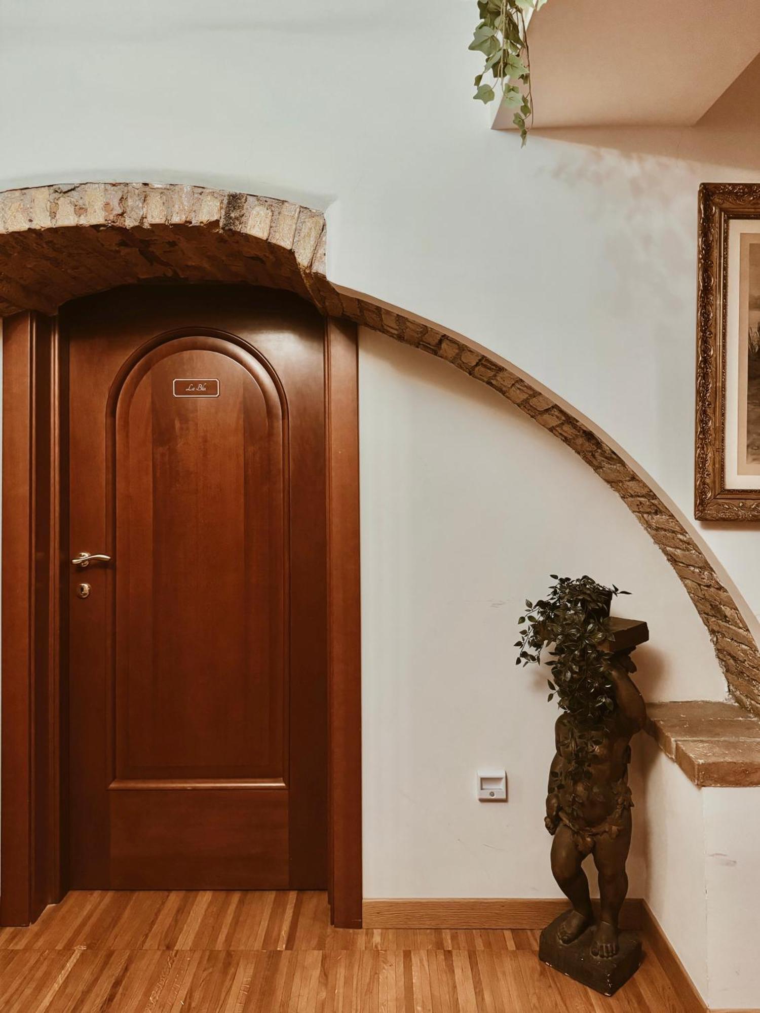 Residenza Tritone Luxury Guest House Trevi Fountain Rom Exteriör bild