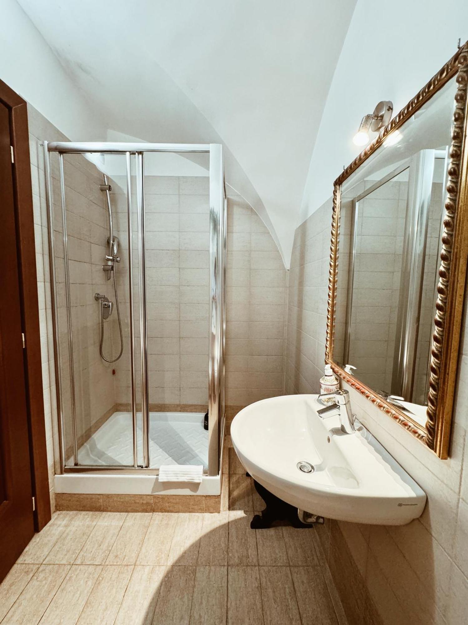 Residenza Tritone Luxury Guest House Trevi Fountain Rom Exteriör bild