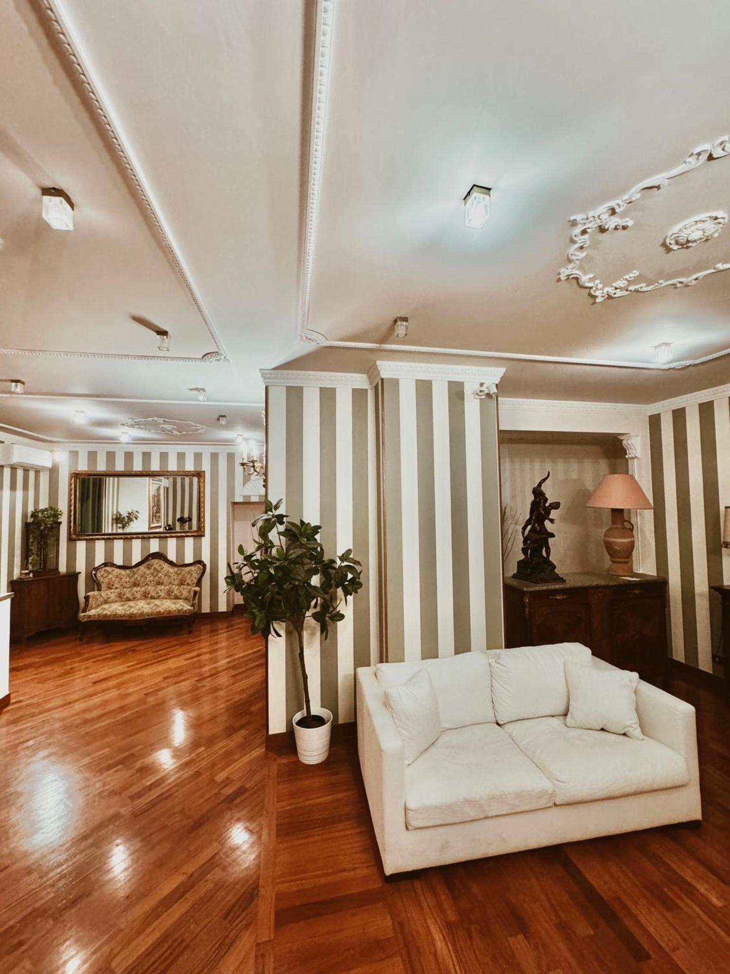 Residenza Tritone Luxury Guest House Trevi Fountain Rom Exteriör bild
