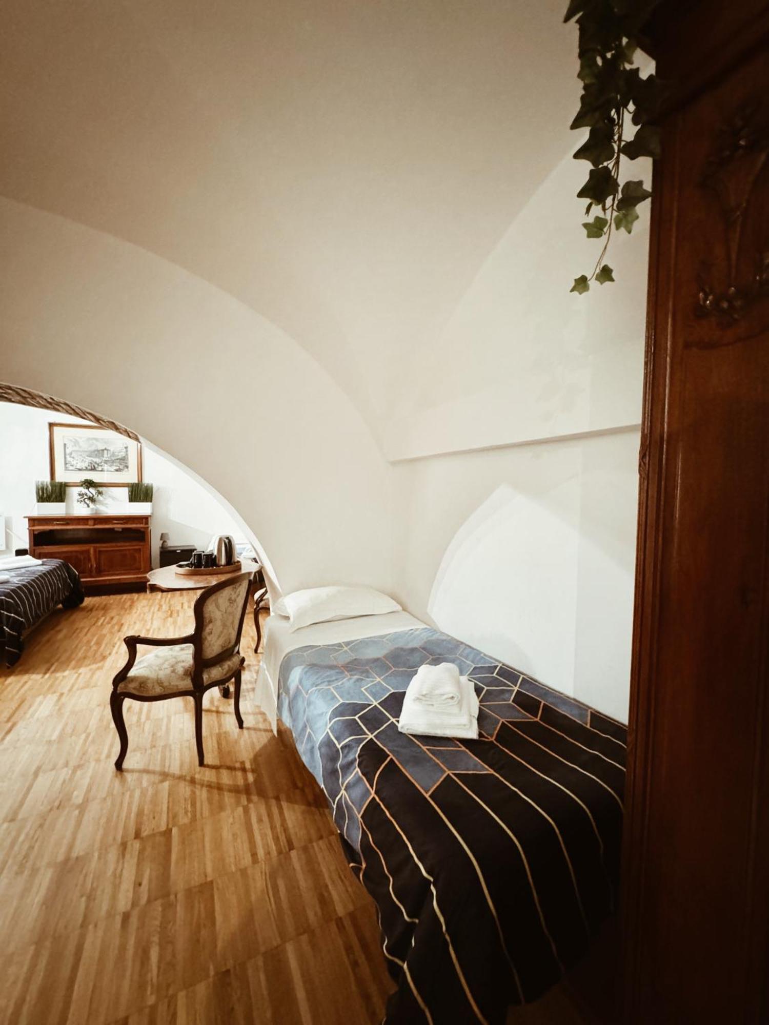 Residenza Tritone Luxury Guest House Trevi Fountain Rom Exteriör bild